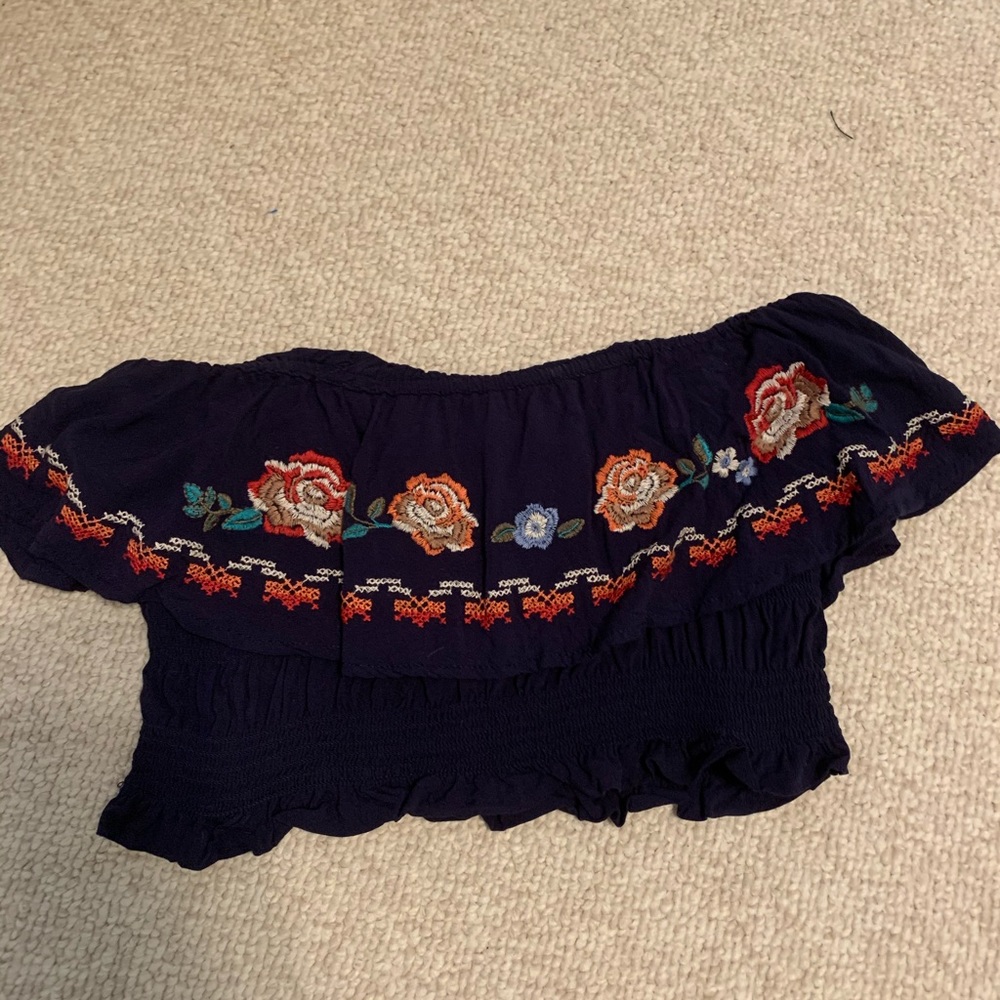 Flower cropped strapless top